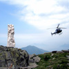 Vierge à l'Enfant - (Mise en place par hélicoptère) - Italie - 2008 - Hauteur: 1,80m - Marbre rose du Portugal - Maria de Faykod