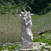 Vierge à l'Enfant - Italie - 2008 - Hauteur: 1,80m - Marbre rose du Portugal - Maria de Faykod